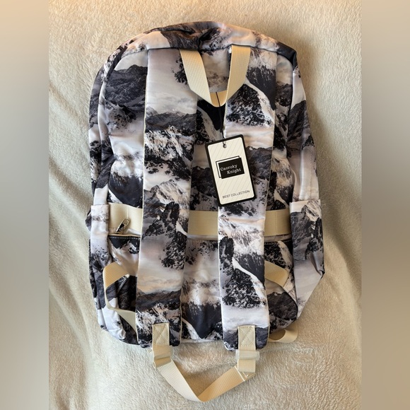 Mountain Print Backpack - Picture 2 of 3